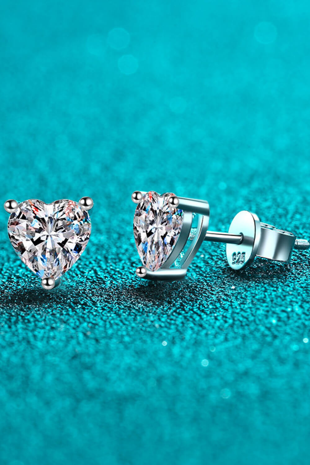 Love me Heart-Shaped Stud Earrings