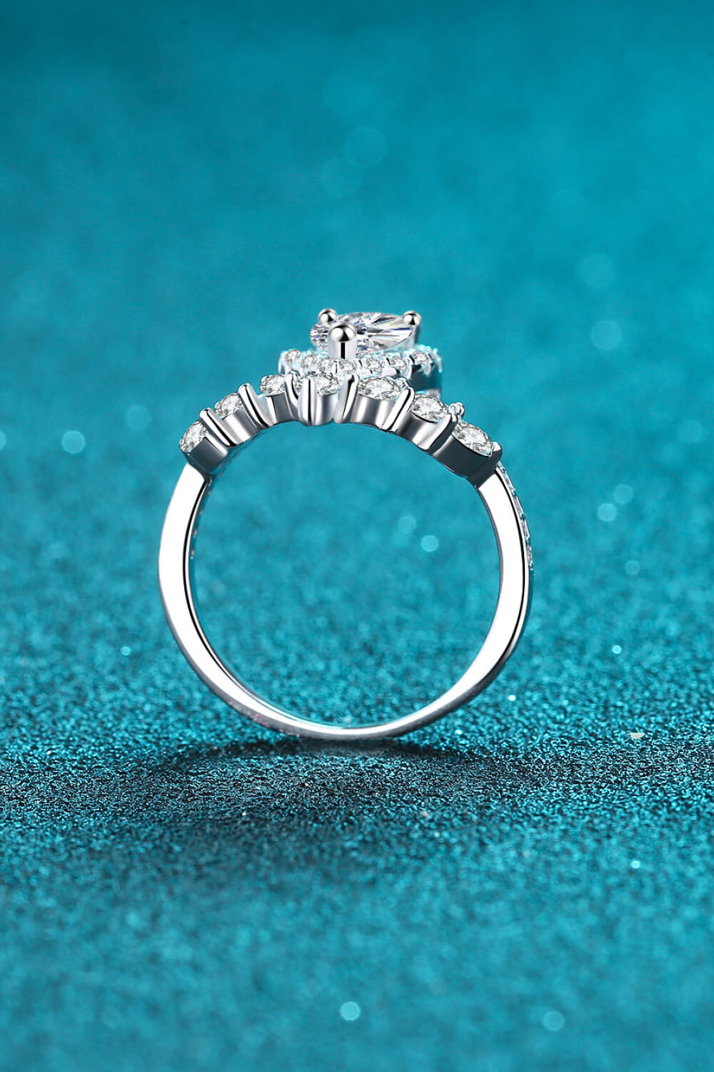 Stand Out Ring