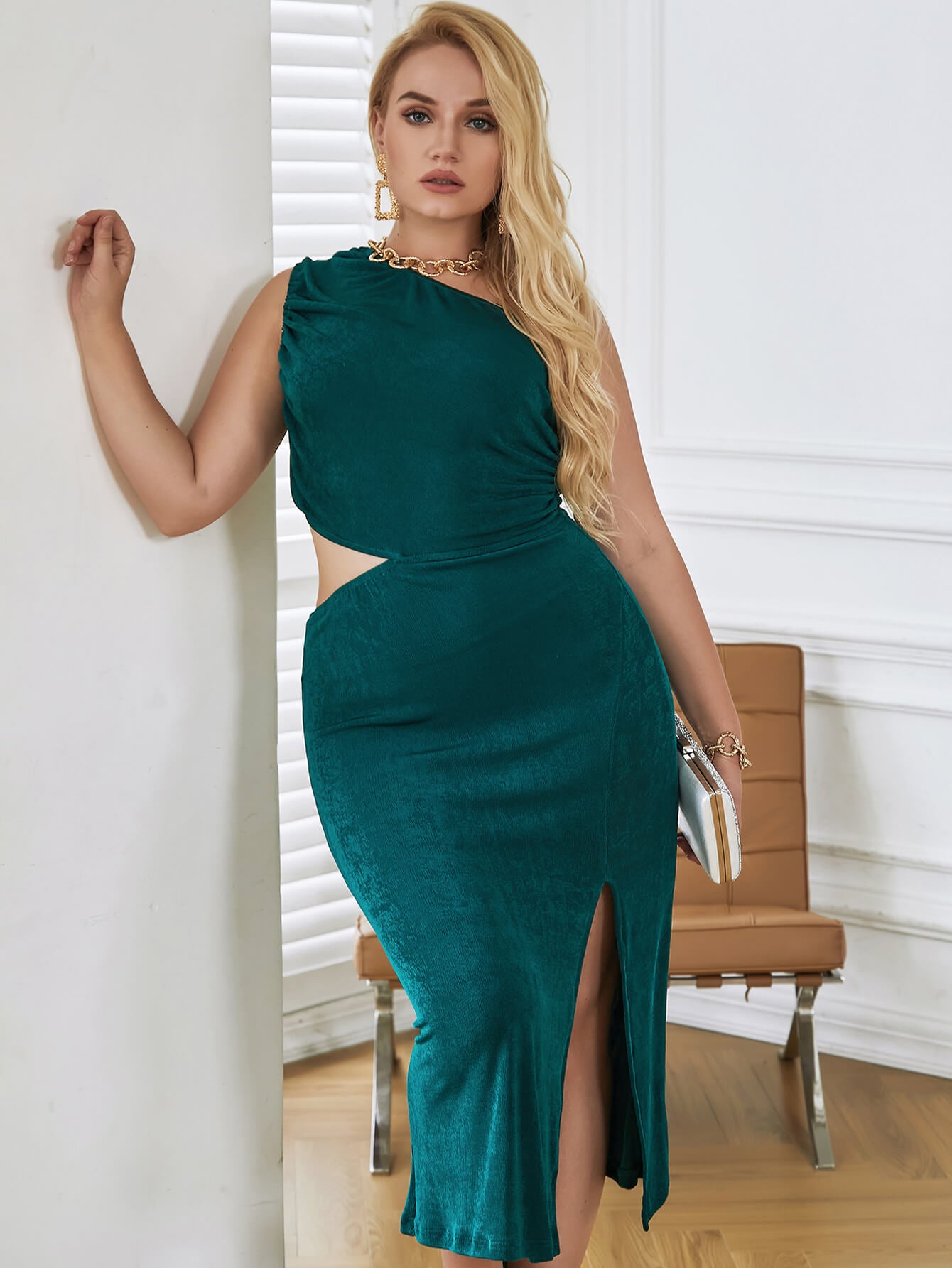 Split decision Dress curvy