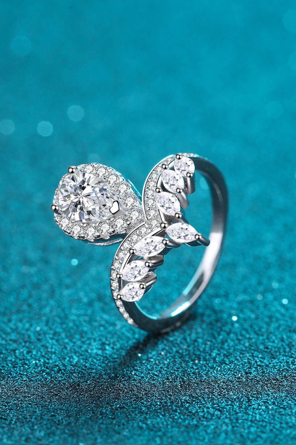 Stand Out Ring