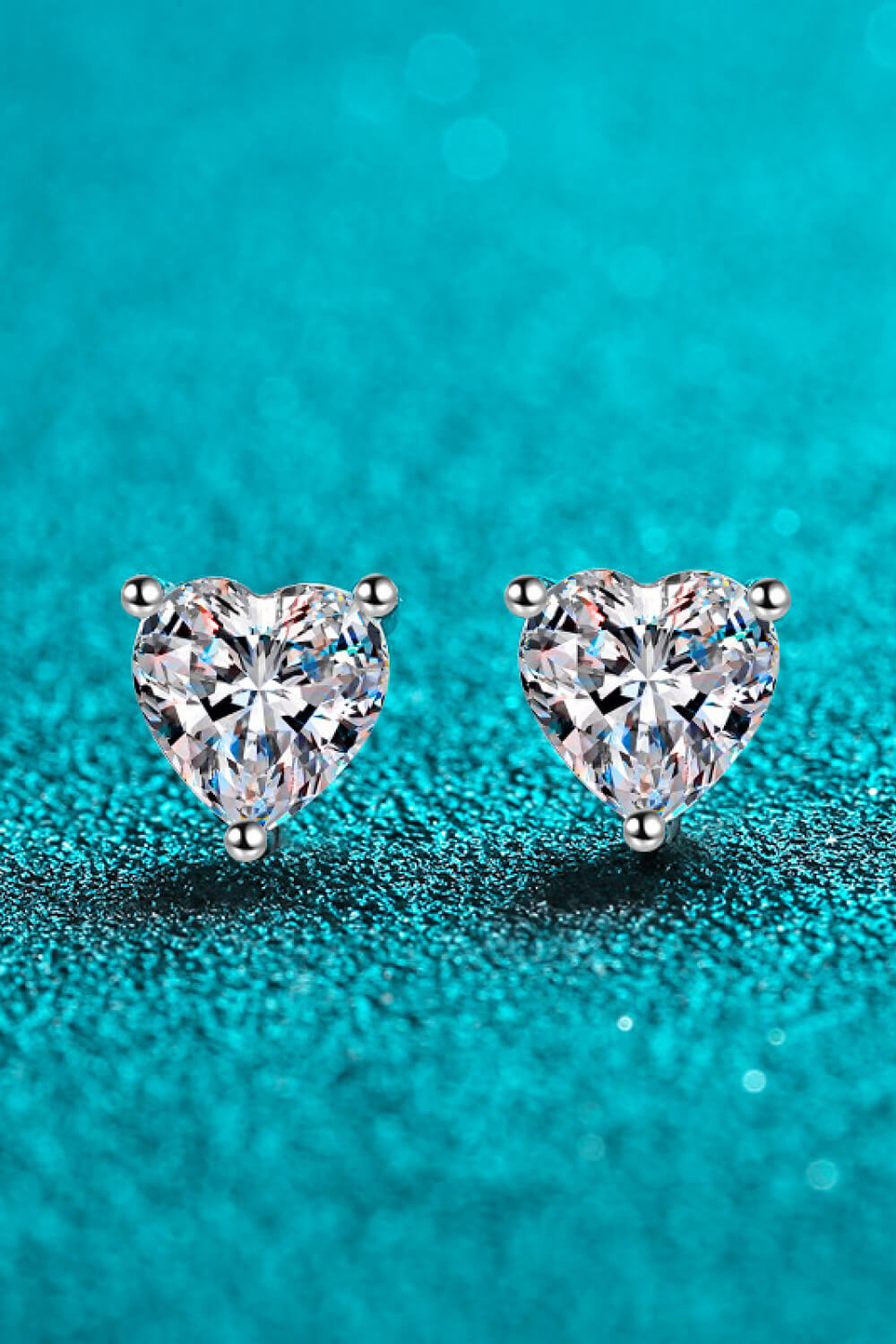 Love me Heart-Shaped Stud Earrings