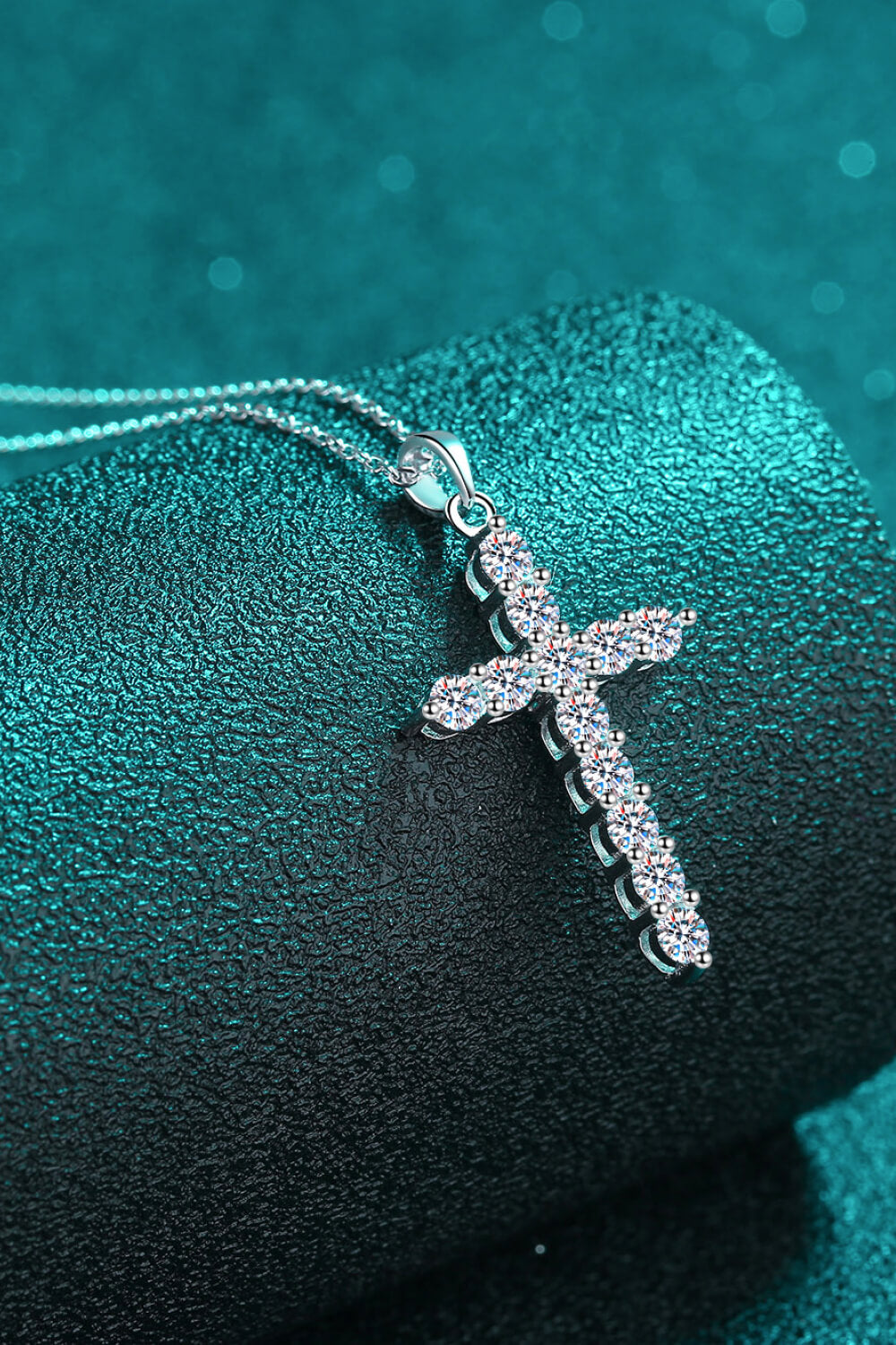 Le’Cross solitaire Necklace
