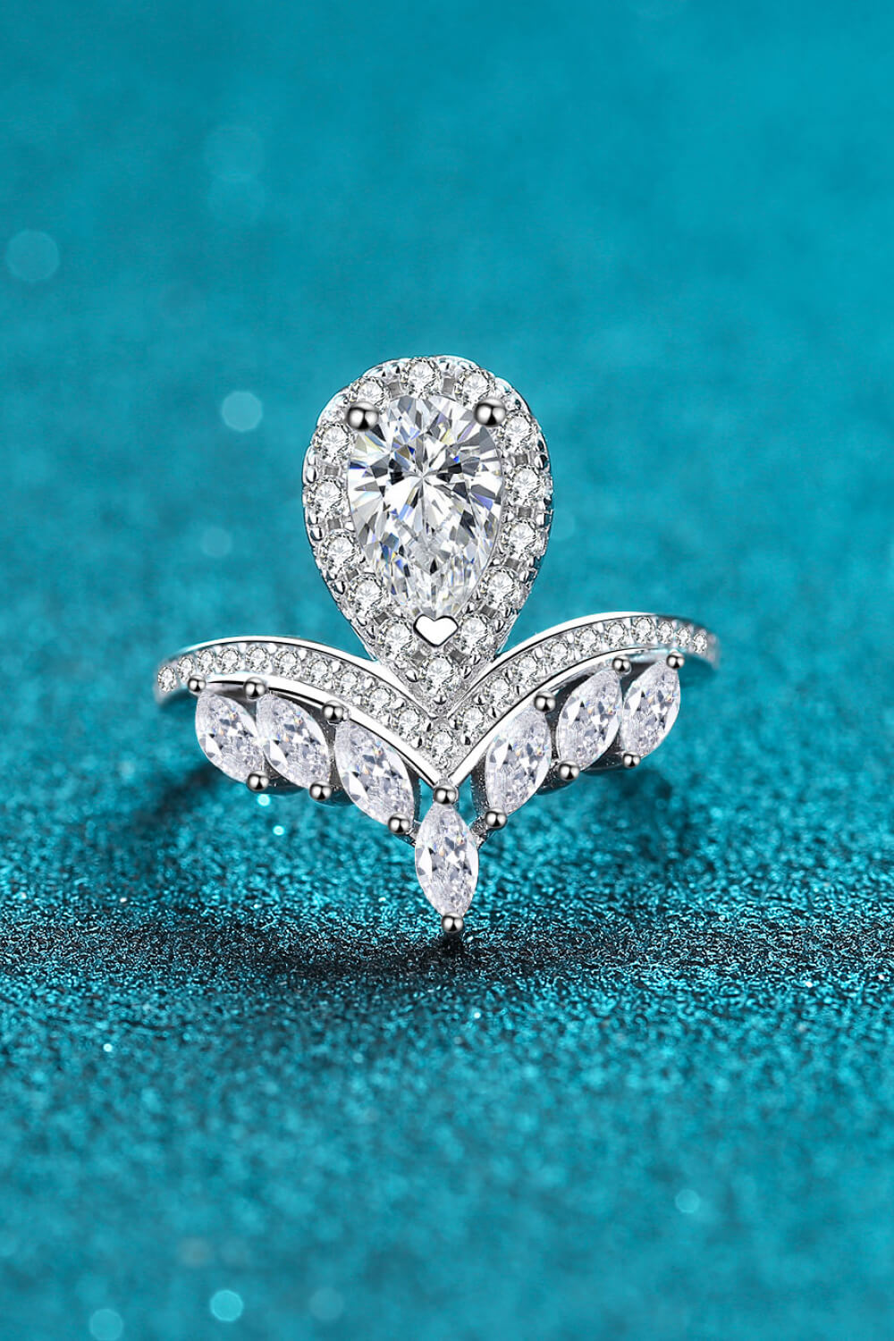 Stand Out Ring